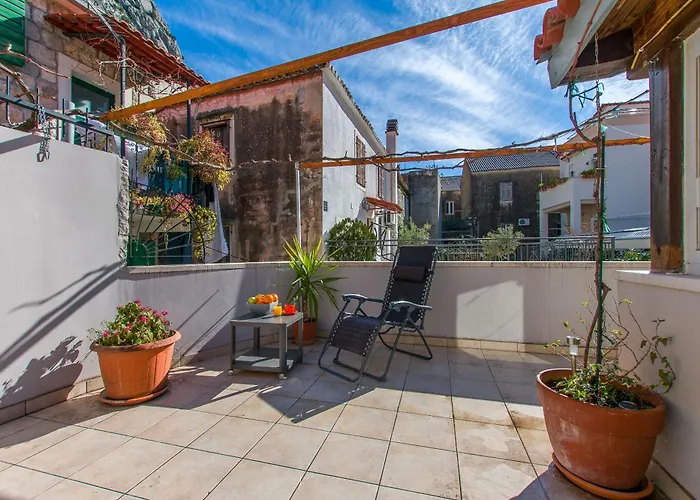 Terrace * Omis